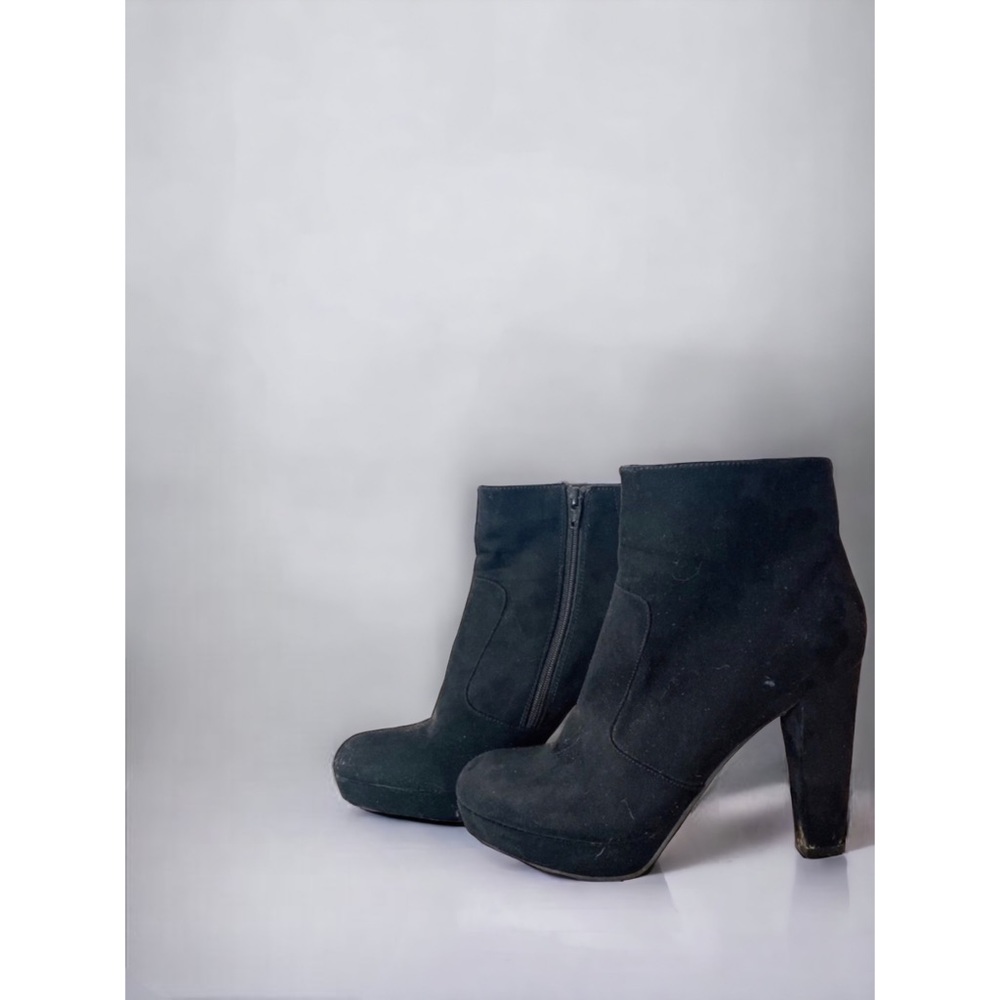 Mossimo Supply Black Faux Suede Heeled Ankle Boots Size 9